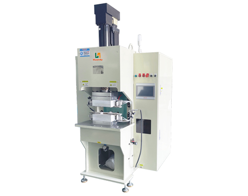 根据新能源汽车电池的输入输出要求, 相对于铜软连接,电池厂商采用铝排软连接。那么它有哪些优势呢?